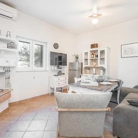 Lovely In Prosika With Wifi Holiday home
