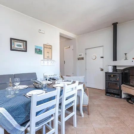 Holiday home Lovely In Prosika With Wifi