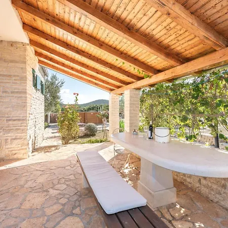 Holiday home Lovely In Prosika With Wifi Banjevacki Stanovi