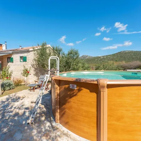 Holiday home Lovely In Prosika With Wifi *