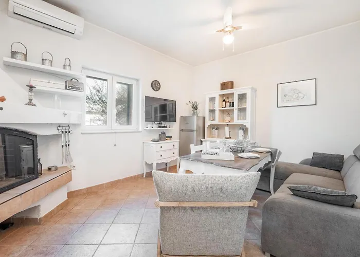 Awesome In Prosika With Wifi بيت للعطل