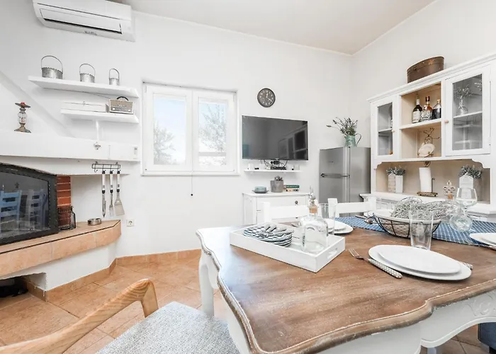 Awesome In Prosika With Wifi بيت للعطل *